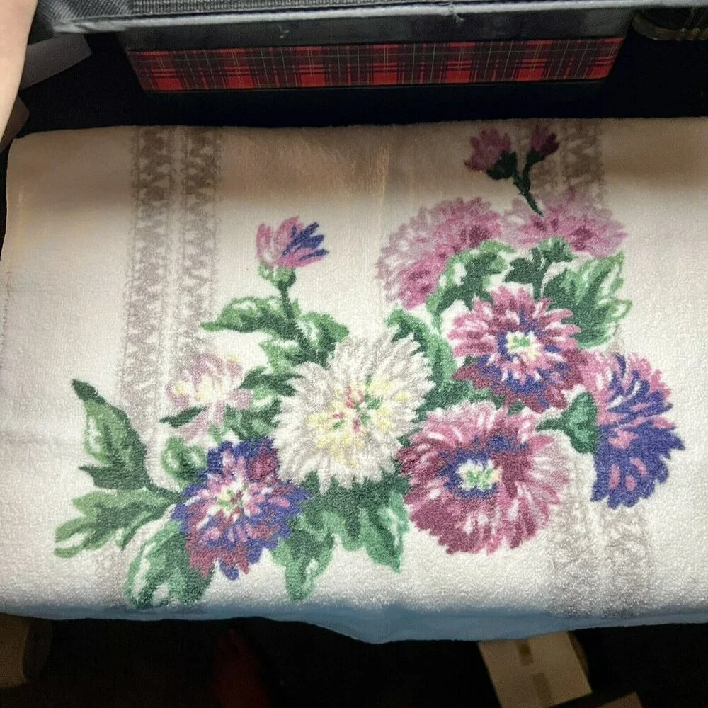 Bill Blass Springmaid Purple White Green Floral Towel 2 Hand Towels 2 Wash Cloth